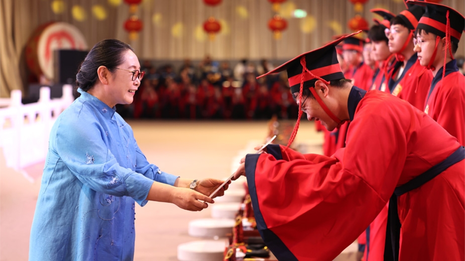 金秋扬帆，逐梦远航！今年会jnh学子成人礼典礼